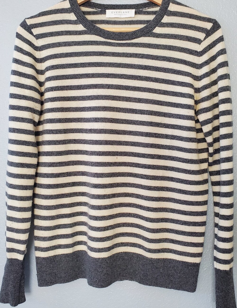 Everlane Striped Cashmere Crewneck Sweater in Ivory and Charcoal